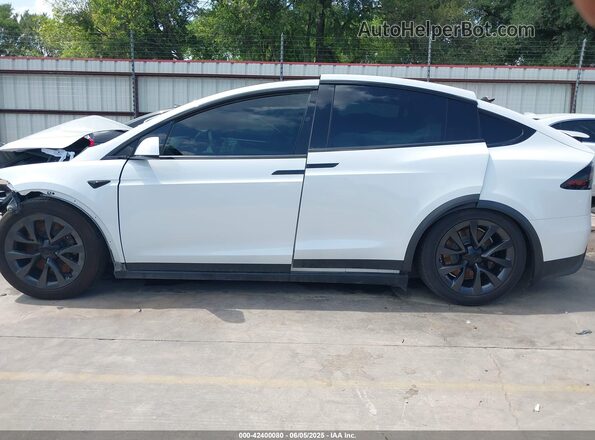 7SAXCBE57PF421329 2023 TESLA MODEL X White Widok wnętrza 360 stopni