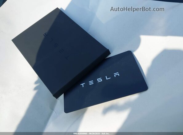 7SAXCDE53PF415569 2023 TESLA MODEL X White Առջևի վահանակի տեսք