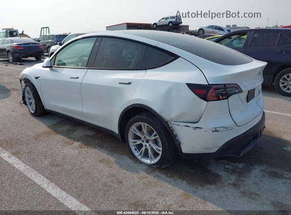 7SAYGAEE2PF648446 2023 TESLA MODEL Y White Rear left