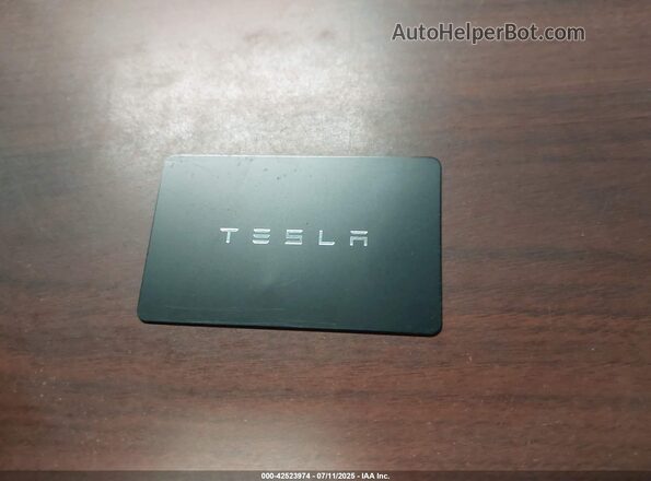 7SAYGDED5SA352934 2025 TESLA MODEL Y Gray წინა პანელის ხედი