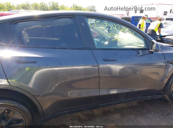 7SAYGDED5SA352934 2025 TESLA MODEL Y Gray სალონის 360-გრადუსიანი ხედი