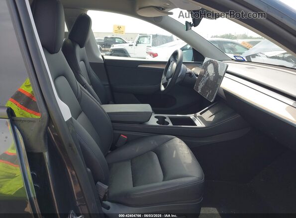 7SAYGDEE1RA332683 2024 TESLA MODEL Y Gray 