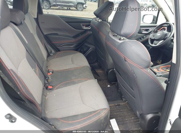 JF2SKARC3MH423900 2021 SUBARU FORESTER White Widok naklejki z numerem VIN
