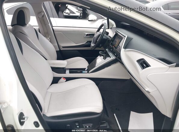 JTDBVRBD4HA002984 2017 TOYOTA MIRAI Белый Вид салона спереди