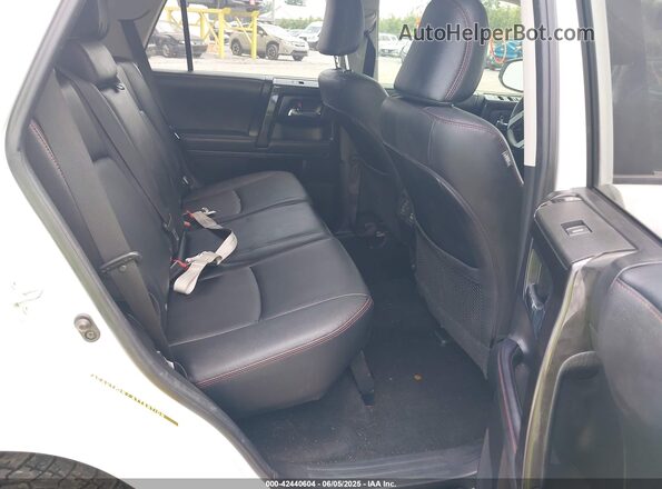JTERU5JR8P6159308 2023 TOYOTA 4RUNNER White Widok naklejki z numerem VIN