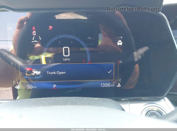 KL77LHEPXSC247132 2025 CHEVROLET TRAX Red 