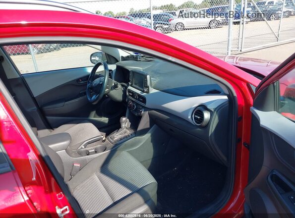 KM8K2CAA8LU397963 2020 HYUNDAI KONA Красный Вид салона спереди