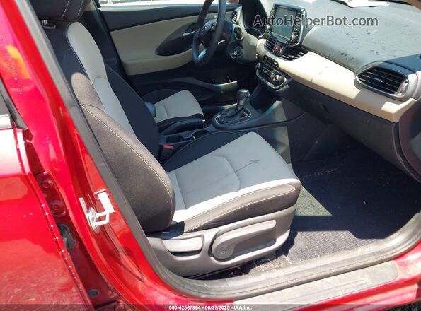 KMHH35LE9JU011146 2018 HYUNDAI ELANTRA GT Красный Вид салона спереди