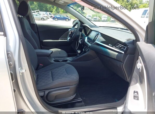 KNDCB3LCXM5469281 2021 KIA NIRO Silver 