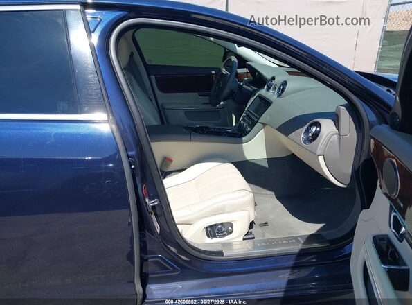 SAJWA1CE3GMV97203 2016 JAGUAR XJ Синий Вид салона спереди