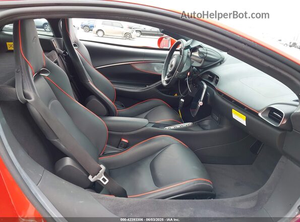 SBM16AEA4PW001807 2023 MCLAREN ARTURA Оранжевый Вид салона спереди