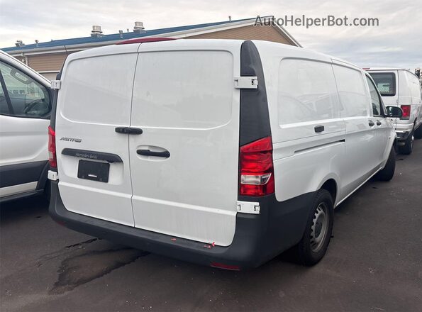 W1YV0BEY5M3909271 2021 MERCEDES-BENZ METRIS  Vista del compartimento del motor