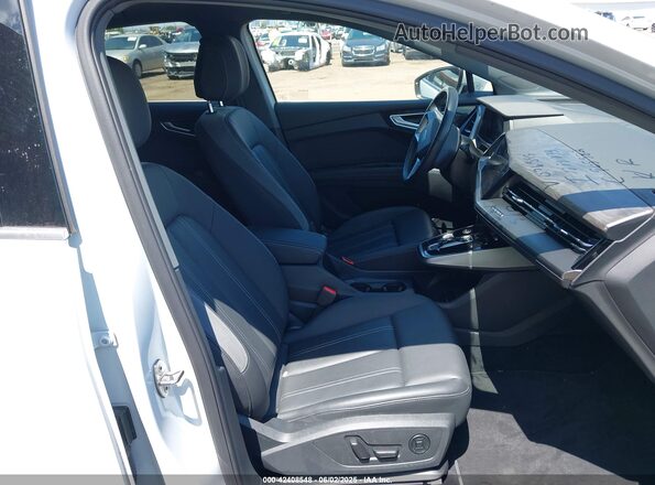 WA122BFZ6PP076595 2023 AUDI Q4 White Вид салону спереду