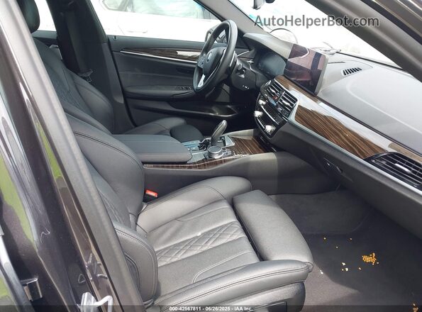 WBA13AG00MCF08285 2021 BMW 5 SERIES Черный Вид салона спереди