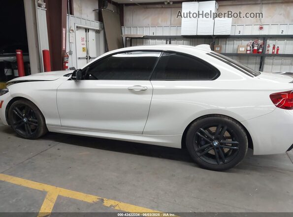 WBA2J5C02L7E01916 2020 BMW M2 White Вид задньої частини салону