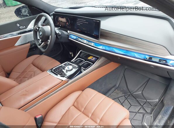 WBA33EJ02RCT04455 2024 BMW 7 SERIES Black Vista interior delantera