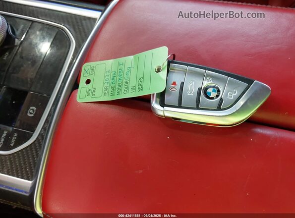 WBAGV8C0XNCH43670 2022 BMW M8 Gray Vista del salpicadero