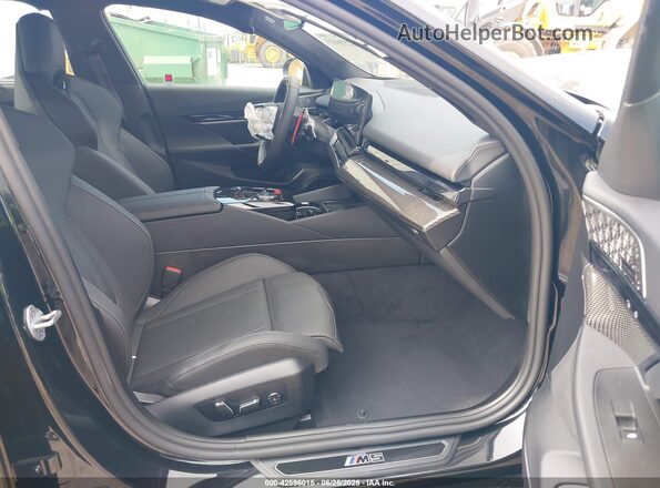 WBS83FK03SCU77171 2025 BMW M5 Black Вид салону спереду