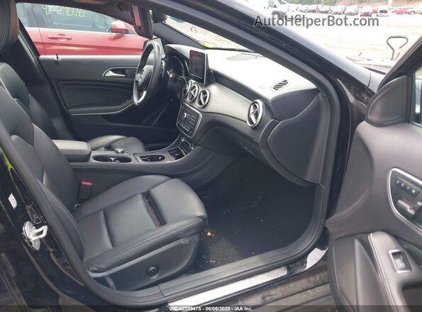 WDCTG4GB2HJ303014 2017 MERCEDES-BENZ GLA 250 Black Вид салону спереду