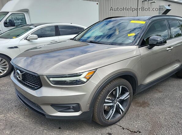 YV4162UM2N2769099 2022 VOLVO XC40  Vista interior de 360 grados