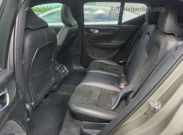 YV4162UM2N2769099 2022 VOLVO XC40  Vista del compartimento del motor