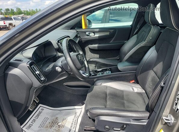 YV4162UM2N2769099 2022 VOLVO XC40  Vista interior delantera