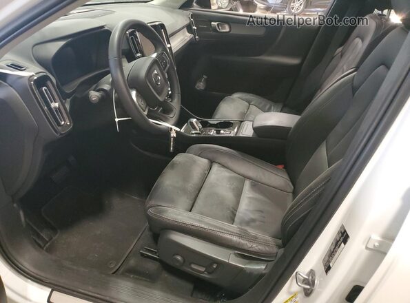 YV4K92HM4P2037016 2023 VOLVO XC40 Белый 