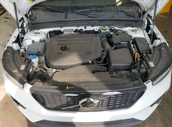 YV4K92HM4P2037016 2023 VOLVO XC40 Белый 