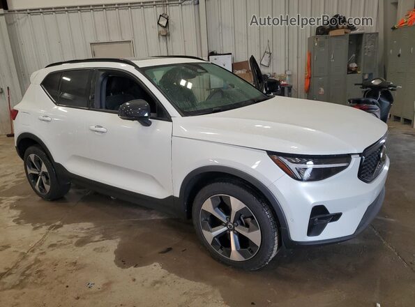 YV4K92HM4P2037016 2023 VOLVO XC40 Белый 