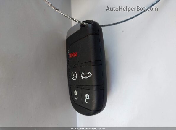 ZACNJBBB0LPL05488 2020 JEEP RENEGADE Красный Вид панели приборов