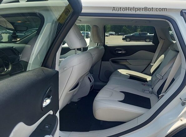 1C4PJMLB9MD211826 2021 JEEP CHEROKEE  Rear seats view