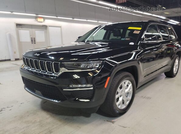 1C4RJHBGXPC545550 2023 JEEP GRAND CHEROKEE  Вид спереди