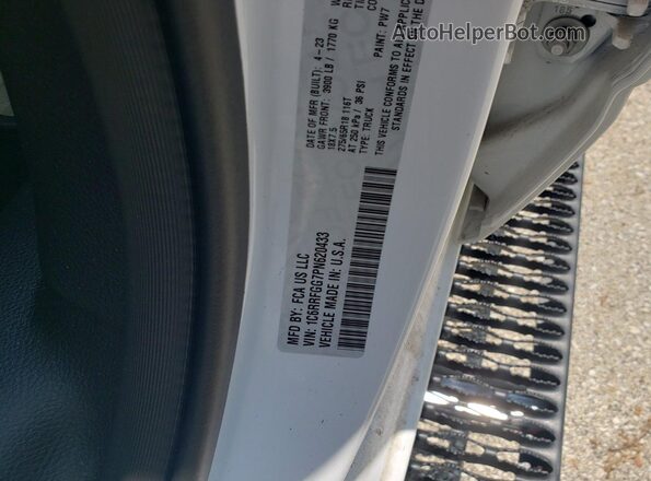 1C6RRFGG7PN620433 2023 RAM 1500  Вид задней части салона