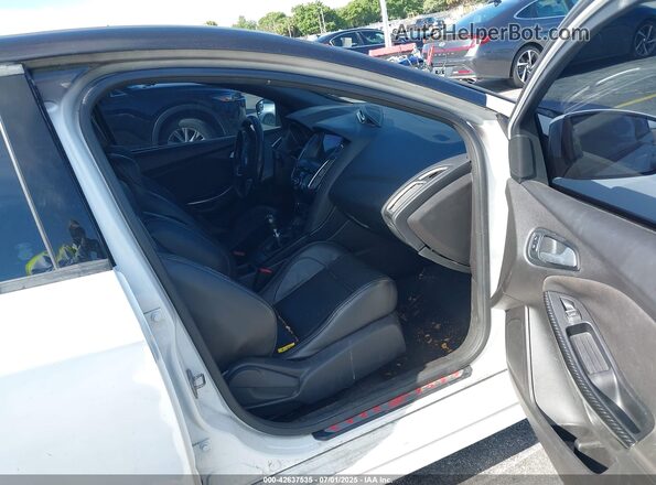 1FADP3L99GL265989 2016 FORD FOCUS ST White Вид салону спереду