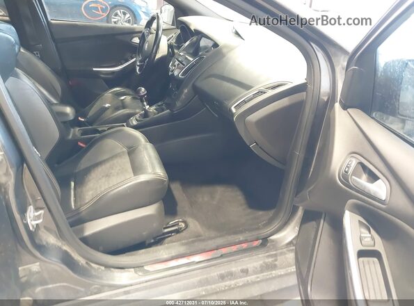 1FADP3L99JL260072 2018 FORD FOCUS ST Gray Front interior view