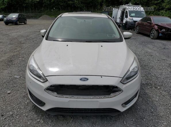 1FADP3N23JL288255 2018 FORD FOCUS White Widok z przodu