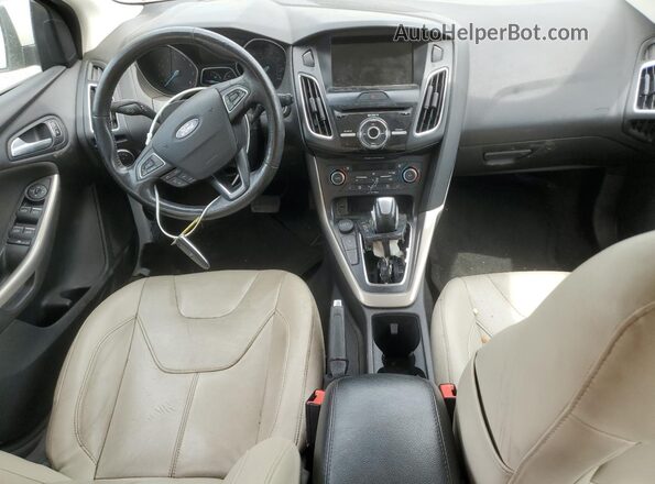 1FADP3N23JL288255 2018 FORD FOCUS White Widok deski rozdzielczej