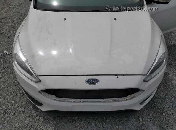 1FADP3N23JL288255 2018 FORD FOCUS White Widok wnętrza z tyłu