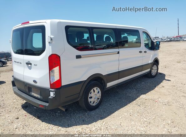 1FBAX2Y89NKA67668 2022 FORD PASSENGER White Trasero derecho