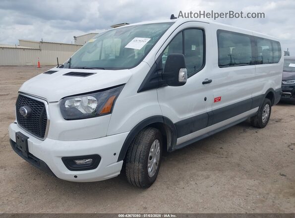 1FBAX2Y89RKA83438 2024 FORD PASSENGER White Przód lewy
