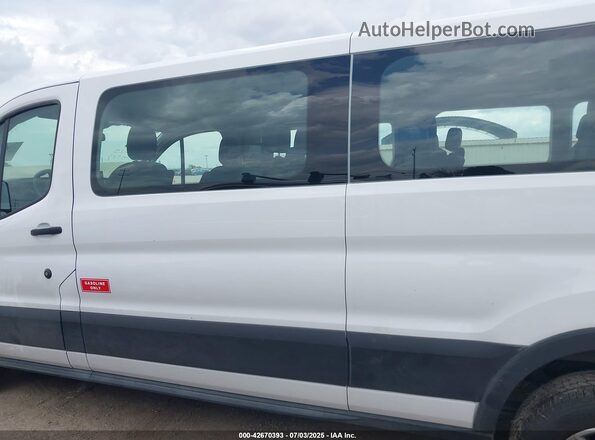 1FBAX2Y89RKA83438 2024 FORD PASSENGER White Widok wnętrza z tyłu