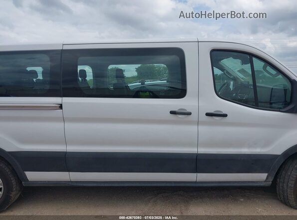 1FBAX2Y89RKA83438 2024 FORD PASSENGER White Widok zestawu wskaźników
