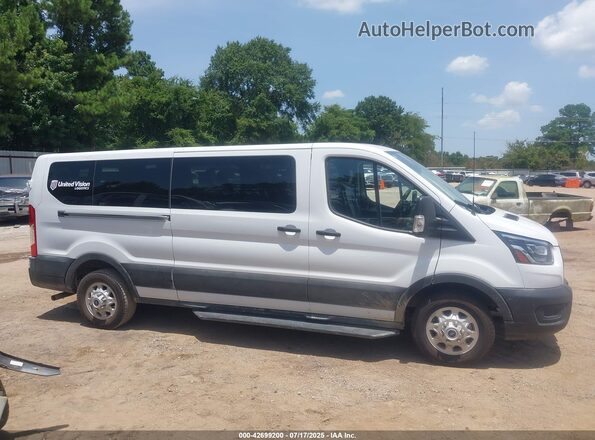 1FBAX9Y83RKB87058 2024 FORD PASSENGER White Вид задньої частини салону
