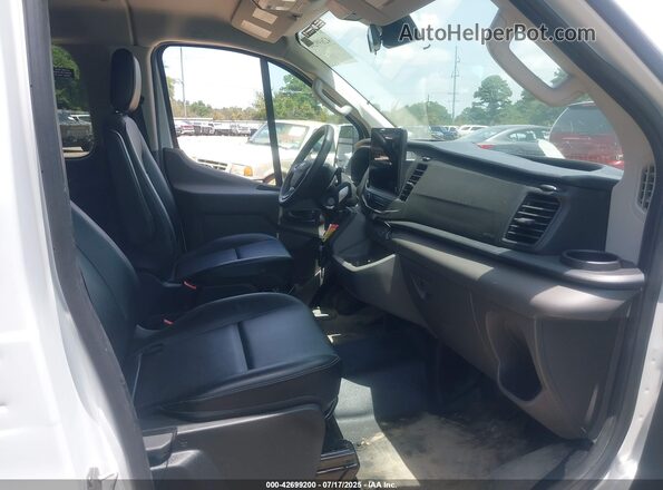 1FBAX9Y83RKB87058 2024 FORD PASSENGER White Вид салону спереду