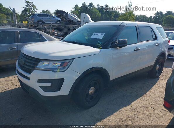 1FM5K8AR0HGD07517 2017 FORD POLICE INTERCEPTOR Белый Вид задней части салона