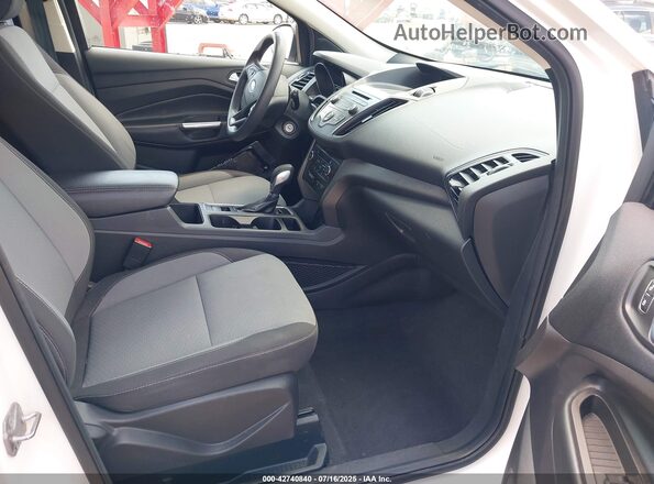 1FMCU9GD7JUB38526 2018 FORD ESCAPE White Widok wnętrza z przodu