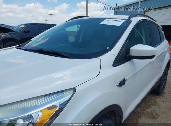 1FMCU9GD7JUB38526 2018 FORD ESCAPE White Widok z przodu