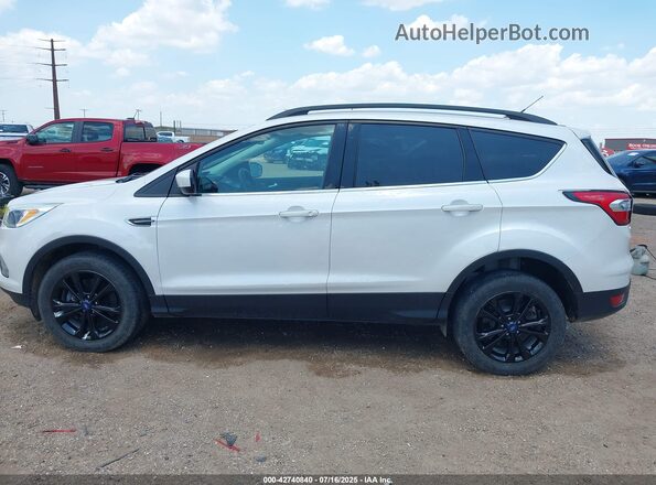 1FMCU9GD7JUB38526 2018 FORD ESCAPE White Widok wnętrza 360 stopni