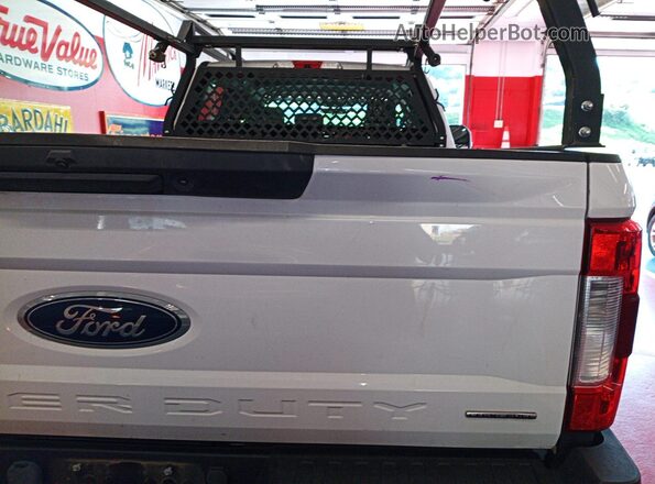 1FT7W2B63HEF01103 2017 FORD F-250  Vista del compartimento del motor