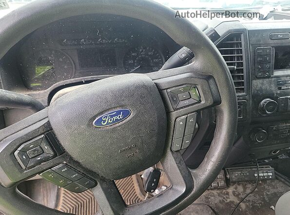 1FTNF1C59KKD52177 2019 FORD F150  Vista del compartimento del motor